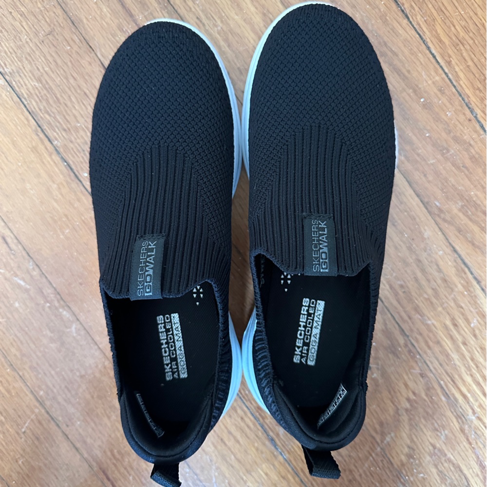 Sketchers Go Walk 5 - like new size 6